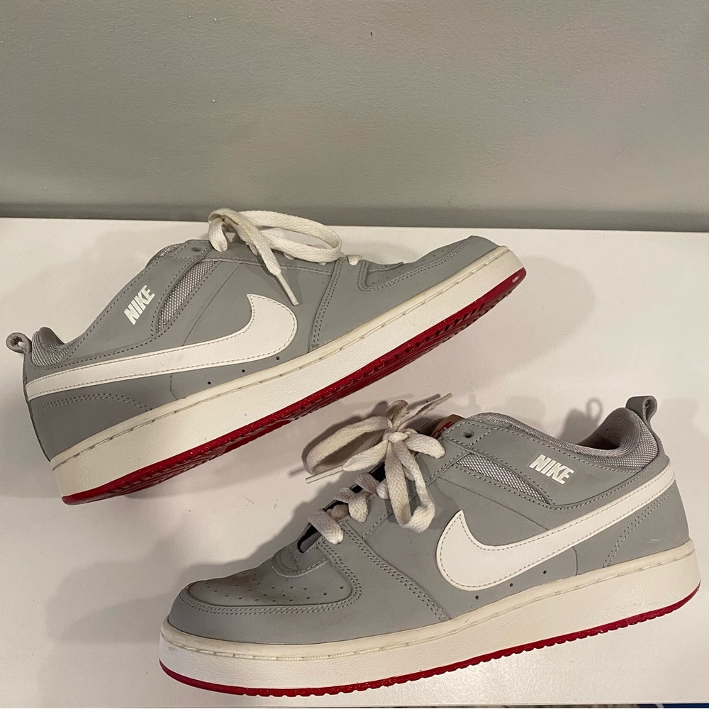 2011 Nike Sneakers Grey with Pink Soles